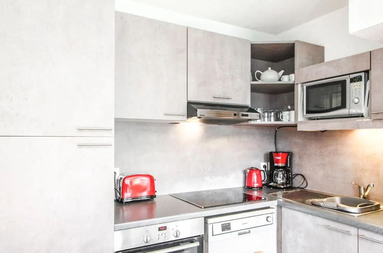 פליין Penthouse 3-Bedroom Apartment, Mountain Views, Large Terrasse, Piste Access