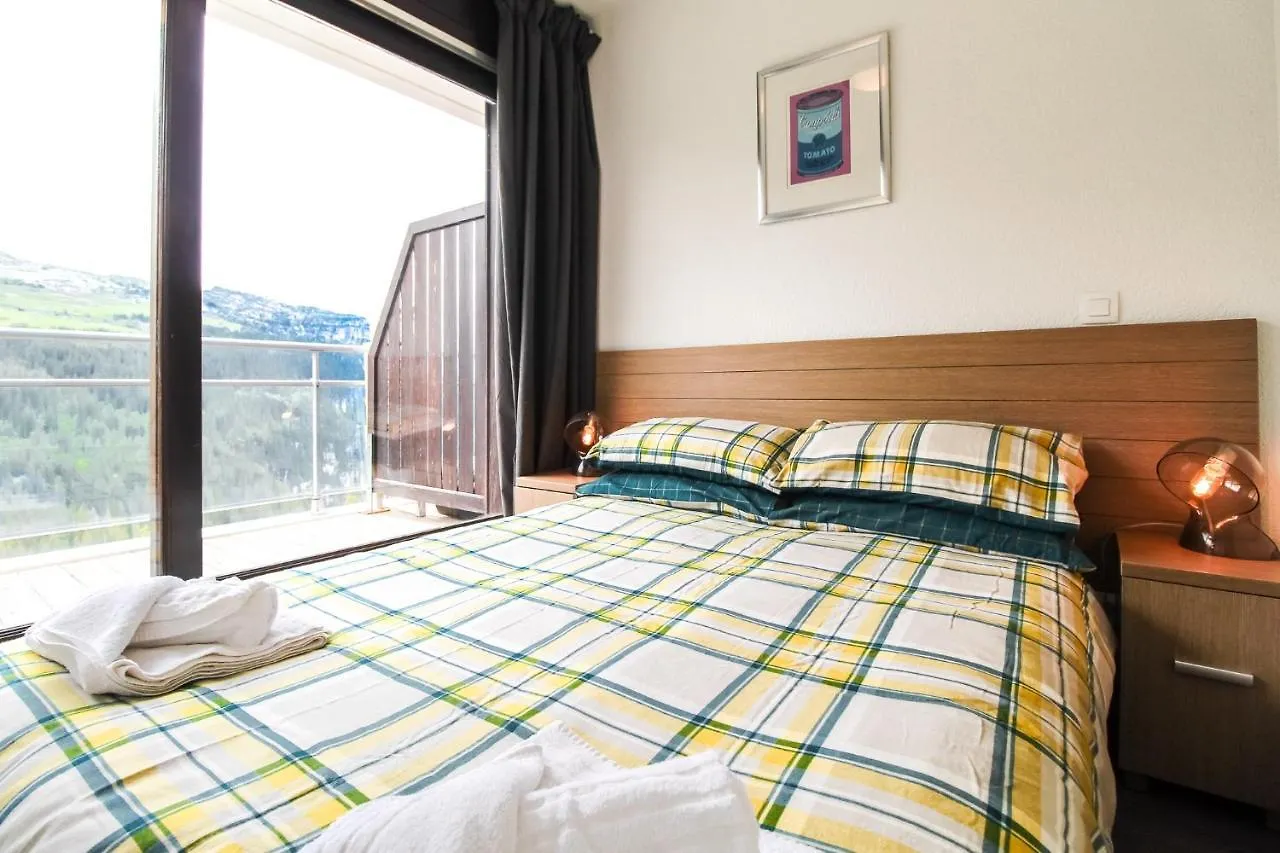 דירה פליין Penthouse 3-Bedroom Apartment, Mountain Views, Large Terrasse, Piste Access