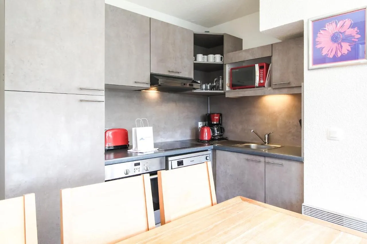 פליין Penthouse 3-Bedroom Apartment, Mountain Views, Large Terrasse, Piste Access 0*,  צרפת